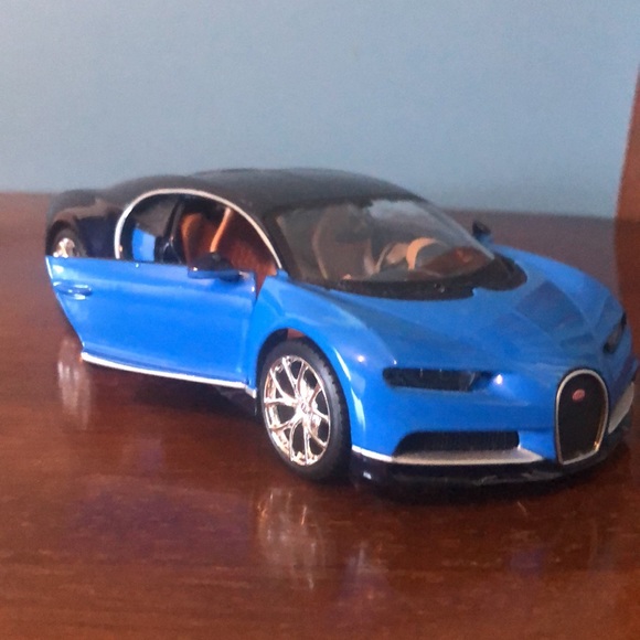 Blue and black Buggati Chiron Maisto - Picture 2 of 5